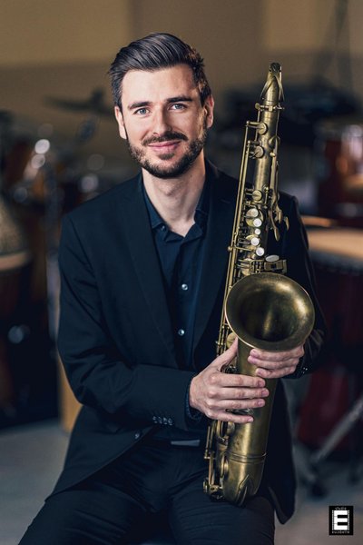 Portrait de Vincent Cladère avec son saxophone